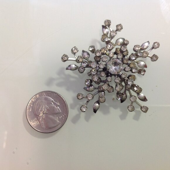 Coro Brooch Clear Stones on Silver Metal Snowflake Sunburst Starburst - Picture 13 of 14